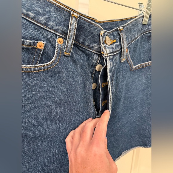 Vintage Levis Distressed Jean Shorts - Picture 13 of 13